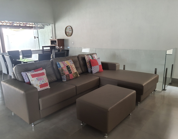 Linda Casa com 5 Suítes, Hidro, Piscina e Churrasqueira
