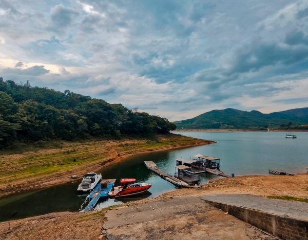 Rancho às margens do Lago de Furnas com 5 Suítes