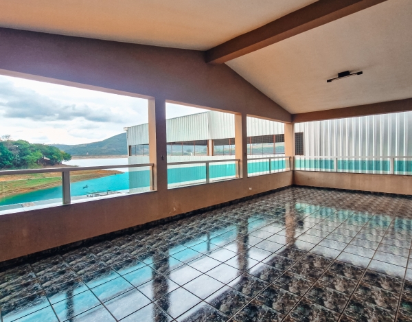 Rancho às margens do Lago de Furnas com 5 Suítes