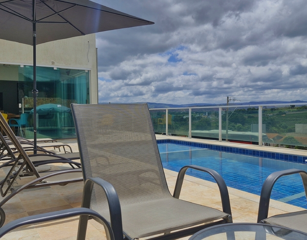 Casa Nova e Completa c/ 4 Suítes para até 18 Pessoas