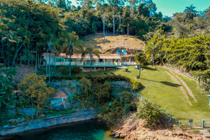 Refúgio à Beira do Lago de Furnas próx. ao Centro