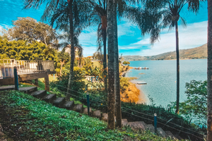 Refúgio à Beira do Lago de Furnas próx. ao Centro