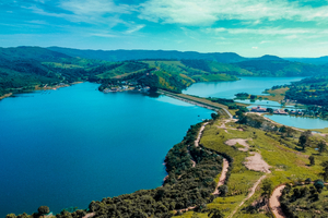 Refúgio à Beira do Lago de Furnas próx. ao Centro
