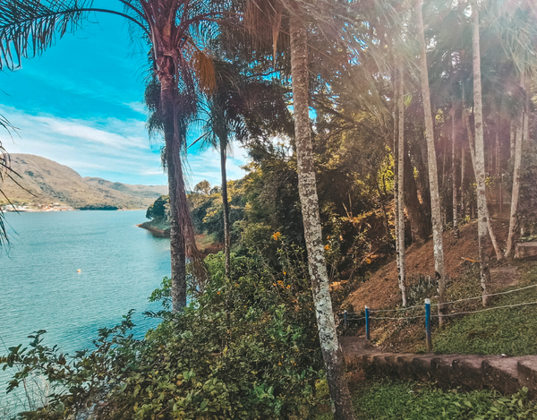 Refúgio à Beira do Lago de Furnas próx. ao Centro
