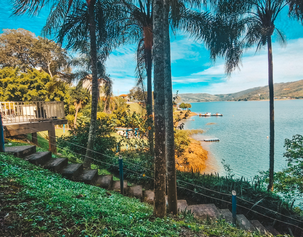 Refúgio à Beira do Lago de Furnas próx. ao Centro