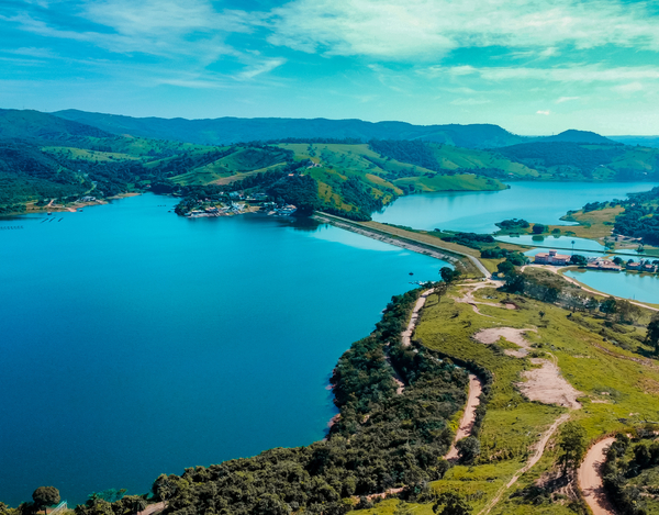 Refúgio à Beira do Lago de Furnas próx. ao Centro