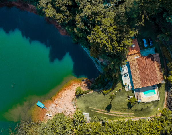 Refúgio à Beira do Lago de Furnas próx. ao Centro