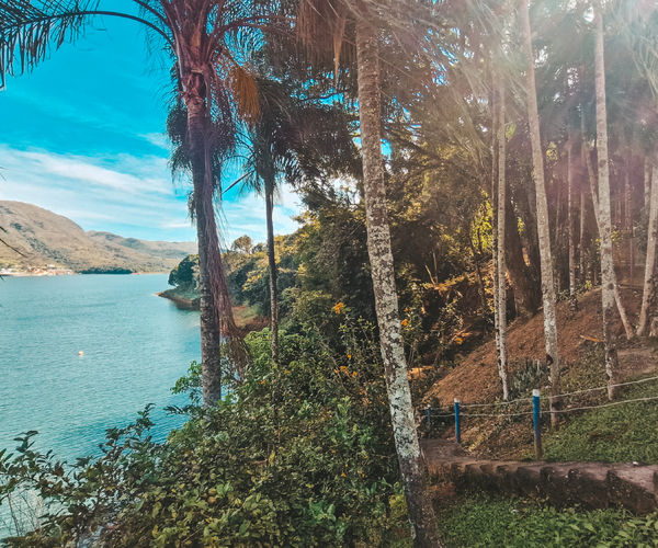 Refúgio à Beira do Lago de Furnas próx. ao Centro