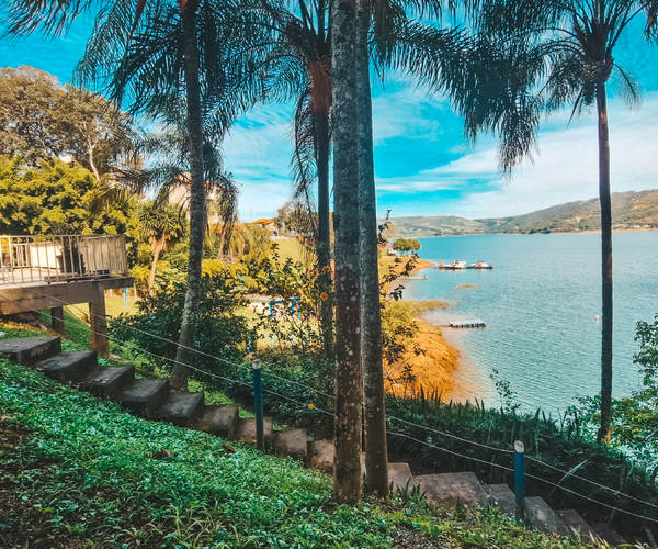 Refúgio à Beira do Lago de Furnas próx. ao Centro
