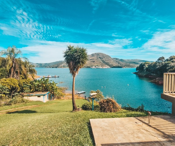Refúgio à Beira do Lago de Furnas próx. ao Centro