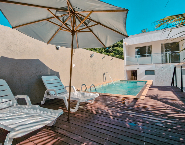 Casa com 4 Suítes e Jacuzzi ao Lado da Marina Escarpas