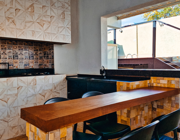 Casa com 4 Suítes e Jacuzzi ao Lado da Marina Escarpas