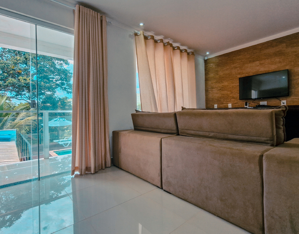 Casa com 4 Suítes e Jacuzzi ao Lado da Marina Escarpas