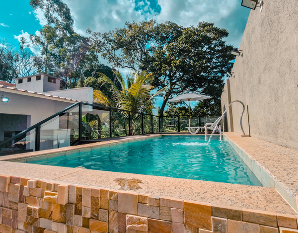 Casa com 4 Suítes e Jacuzzi ao Lado da Marina Escarpas