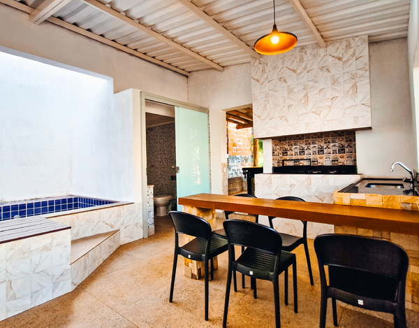 Casa com 4 Suítes e Jacuzzi ao Lado da Marina Escarpas