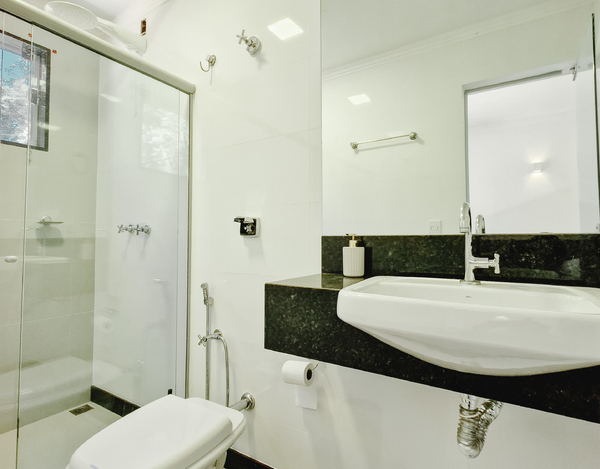 Casa com 4 Suítes e Jacuzzi ao Lado da Marina Escarpas