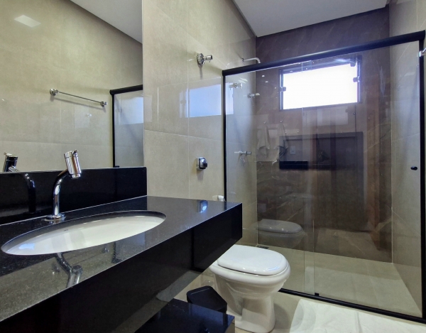 Casa com 4 suítes e Lazer Próx. à Marina Escarpas