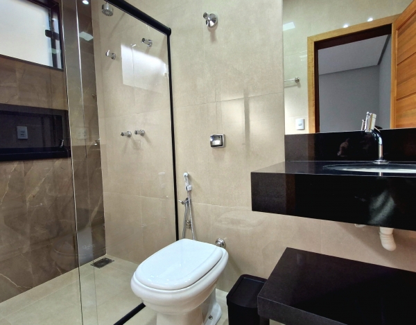 Casa com 4 suítes e Lazer Próx. à Marina Escarpas