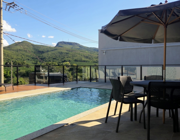 Casa com 4 suítes e Lazer Próx. à Marina Escarpas