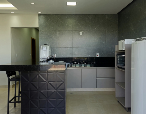 Casa com 4 suítes e Lazer Próx. à Marina Escarpas