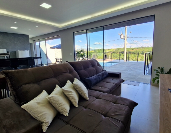 Casa com 4 suítes e Lazer Próx. à Marina Escarpas