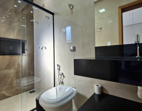 Casa com 4 suítes e Lazer Próx. à Marina Escarpas