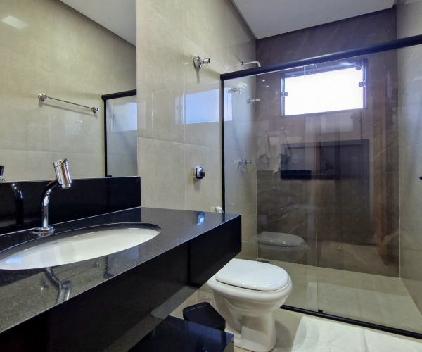 Casa com 4 suítes e Lazer Próx. à Marina Escarpas