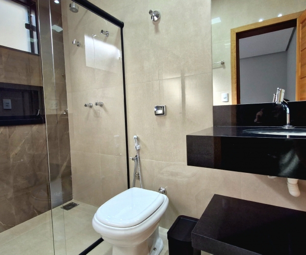 Casa com 4 suítes e Lazer Próx. à Marina Escarpas