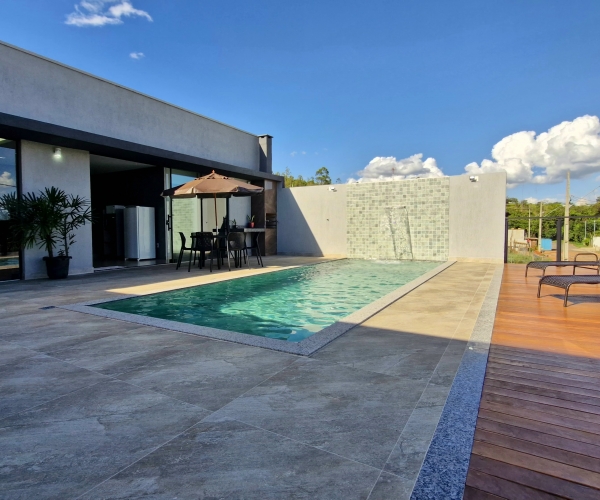 Casa com 4 suítes e Lazer Próx. à Marina Escarpas