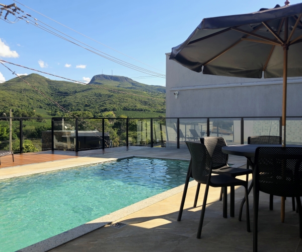 Casa com 4 suítes e Lazer Próx. à Marina Escarpas