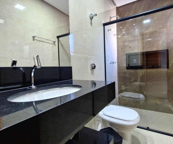 Casa com 4 suítes e Lazer Próx. à Marina Escarpas