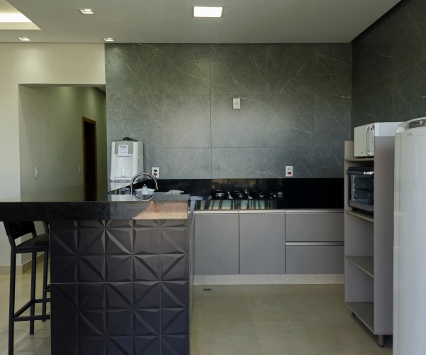 Casa com 4 suítes e Lazer Próx. à Marina Escarpas