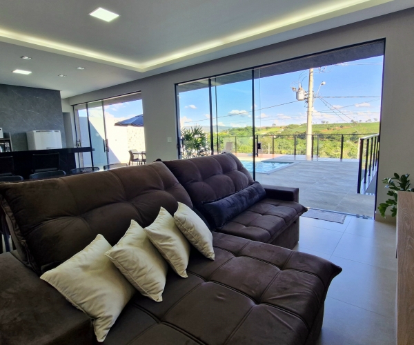 Casa com 4 suítes e Lazer Próx. à Marina Escarpas