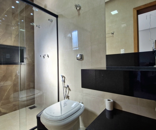 Casa com 4 suítes e Lazer Próx. à Marina Escarpas