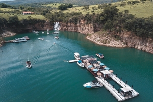 Passeio de Lancha pelo Lago de Furnas