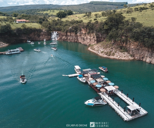 Passeio de Lancha pelo Lago de Furnas